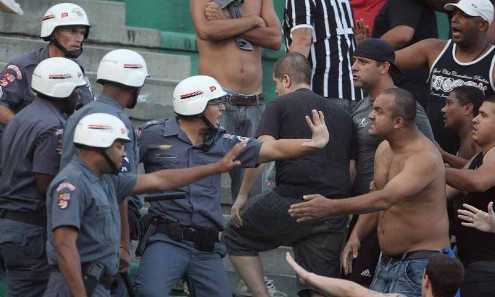 Corinthians Palmeiras navijači neredi 2012
