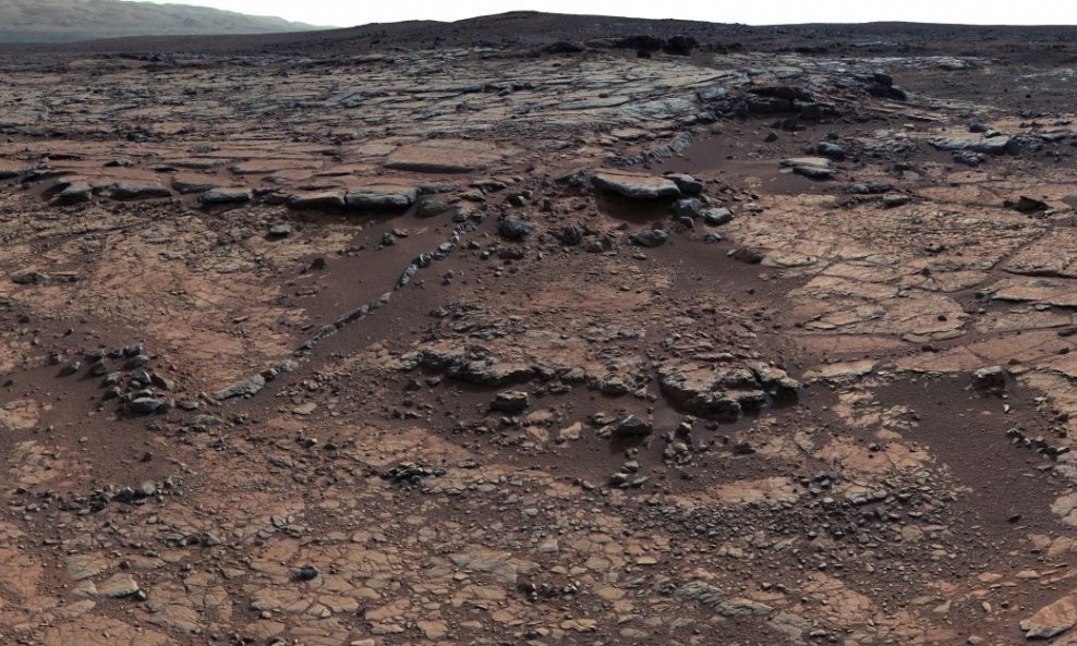 Geološka formacija Yellowknife Bay, kakvom je vidi Curiosity rover