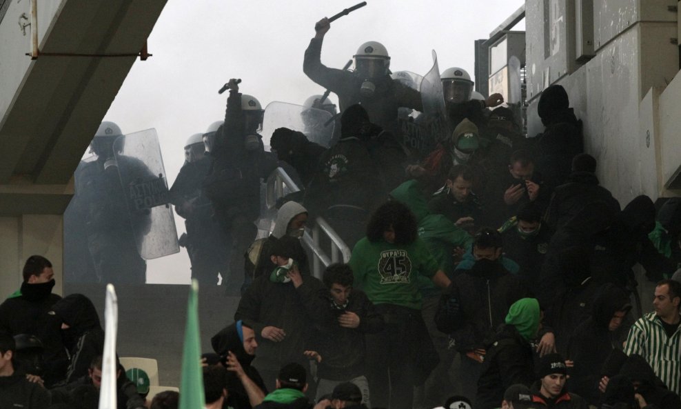 Neredi na utakmici Panathinaikosa i Olympiacosa