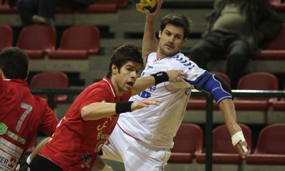 Tonči Valčić (RK Zagreb) i Jan Sabol (RK Vardar)