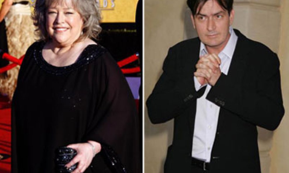 Kathy Bates i Charlie Sheen