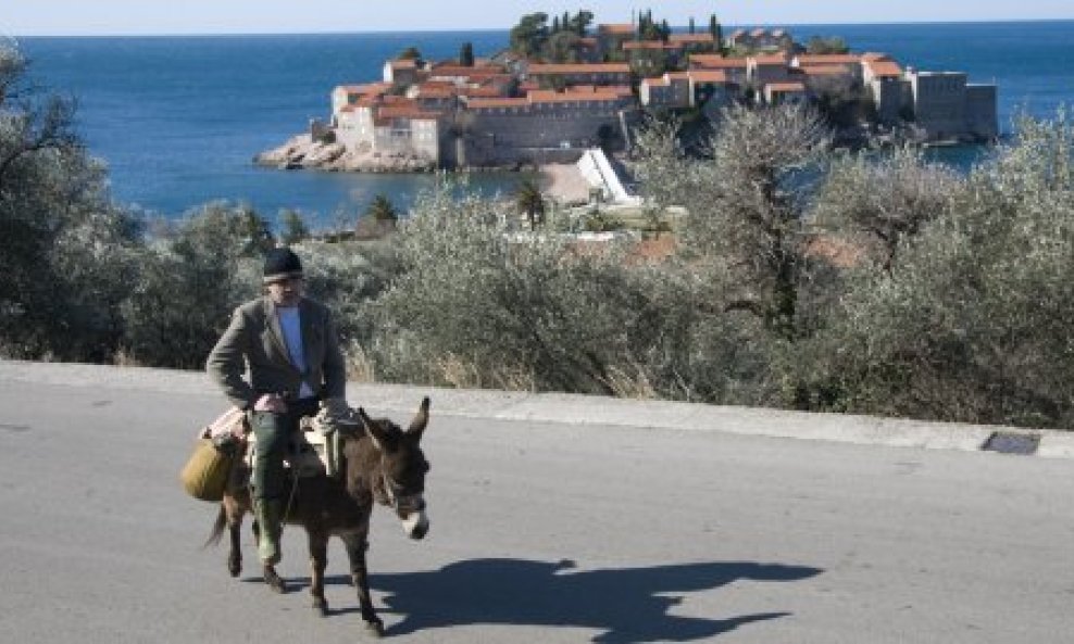 Rambo Amadeus na magarcu iznad Sv. Stefana