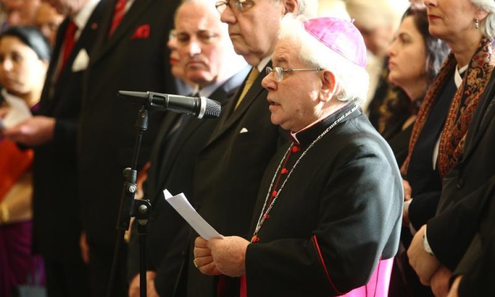 apostolski nuncij Mario Roberto Cassari