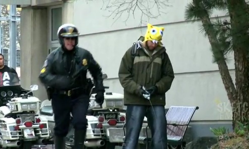 neslana šala skrivena kamera uriniranje