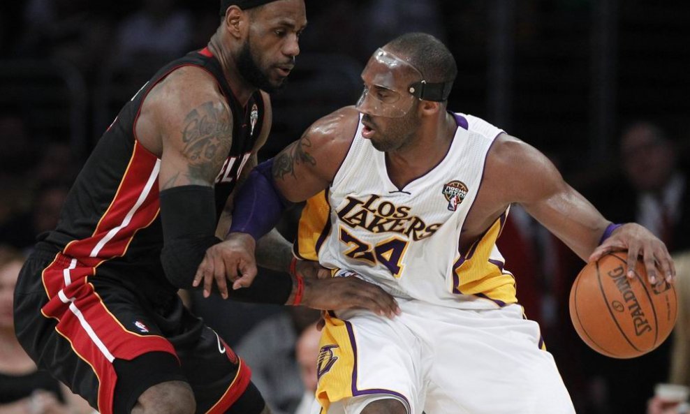 Kobe Bryant (d) i LeBron James