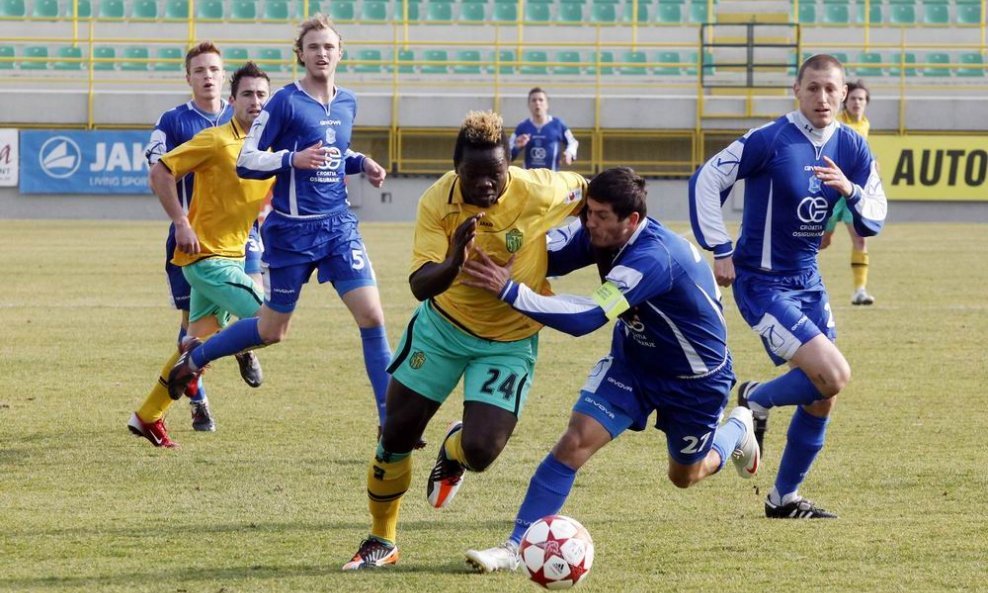 Henry Belle i 27 Ivan Conjar (Istra 1961 - Varaždin, sezona 2011-12)
