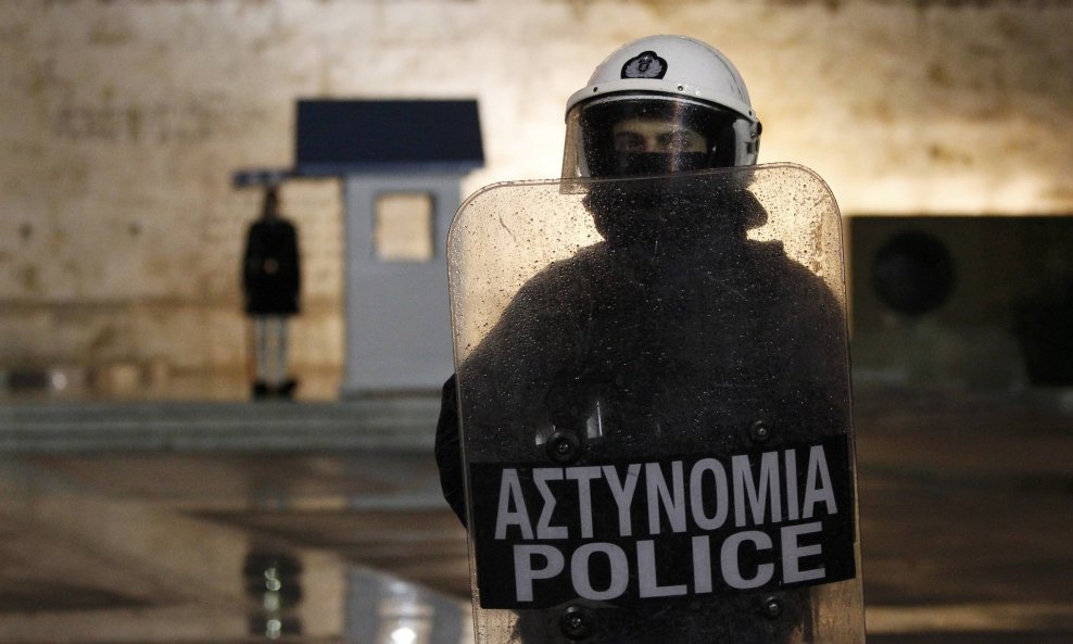 Šestorica srpskih državljana, jedan Grk i jedan Britanac uhićeni su prošli tjedan i optuženi za ubojstvo