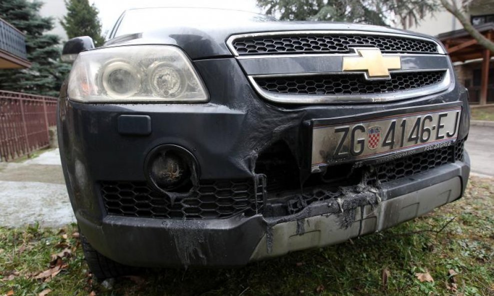 ZAPALJENI AUTOMOBIL NOVI SAD