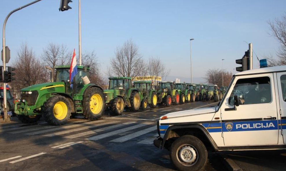 Mljekari koje je noćas uhitila policija, pušteni na slobodu (7)