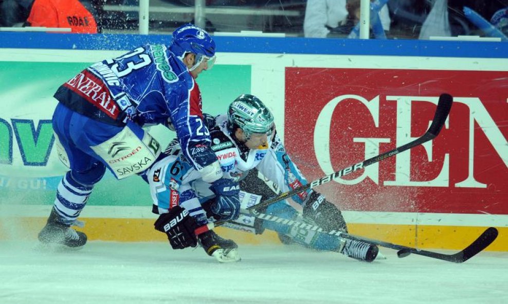 KHL MedveŠČak - LIWEST Black Wings Linz. SaŠa MartinoviĆ, Patrik Spannring