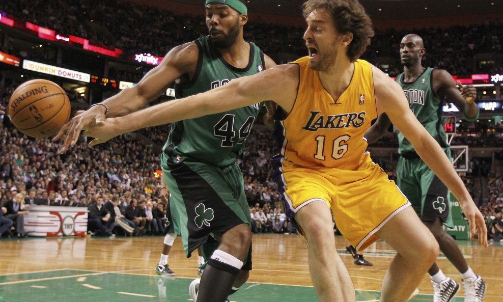Chris Wilcox i Pau Gasol