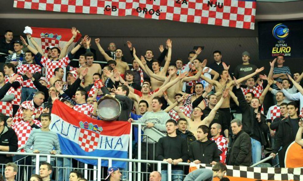 Hrvatski navijači iz Kutine Arena