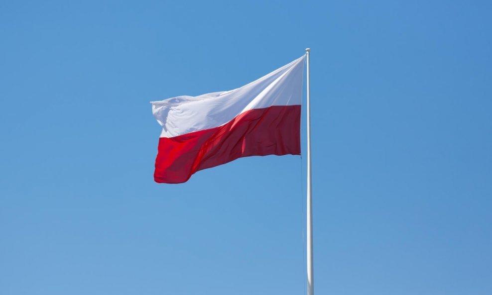 Poljski zastupnici smanjili si plaće za 20 posto dok ministri isplaćuju visoke premije