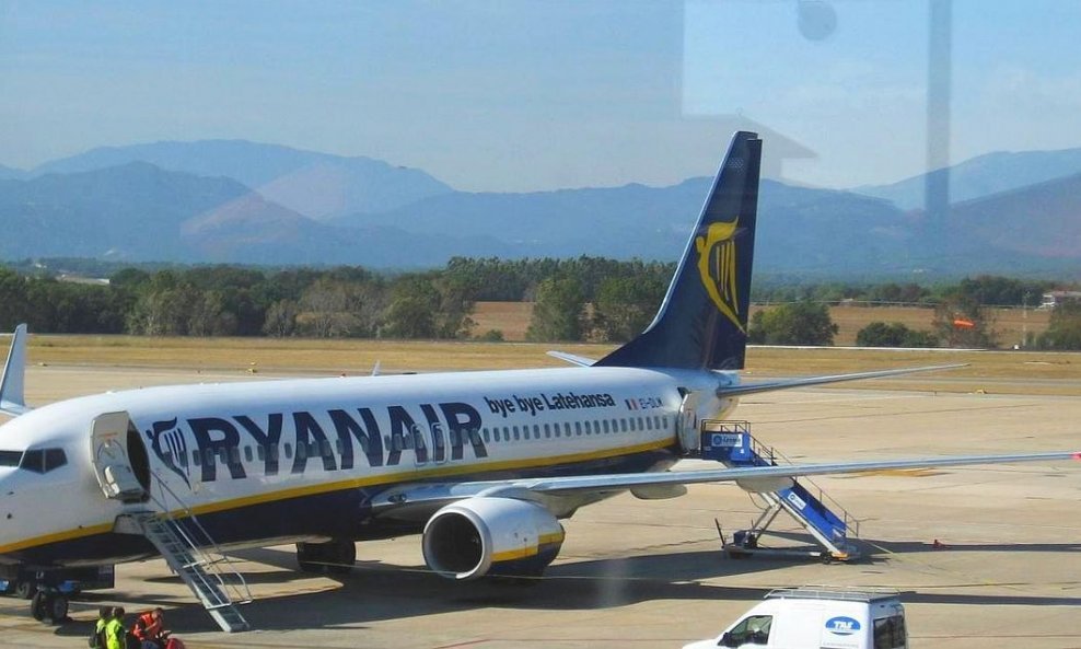 Ryanairov avion prinudno je sletio u Pisu