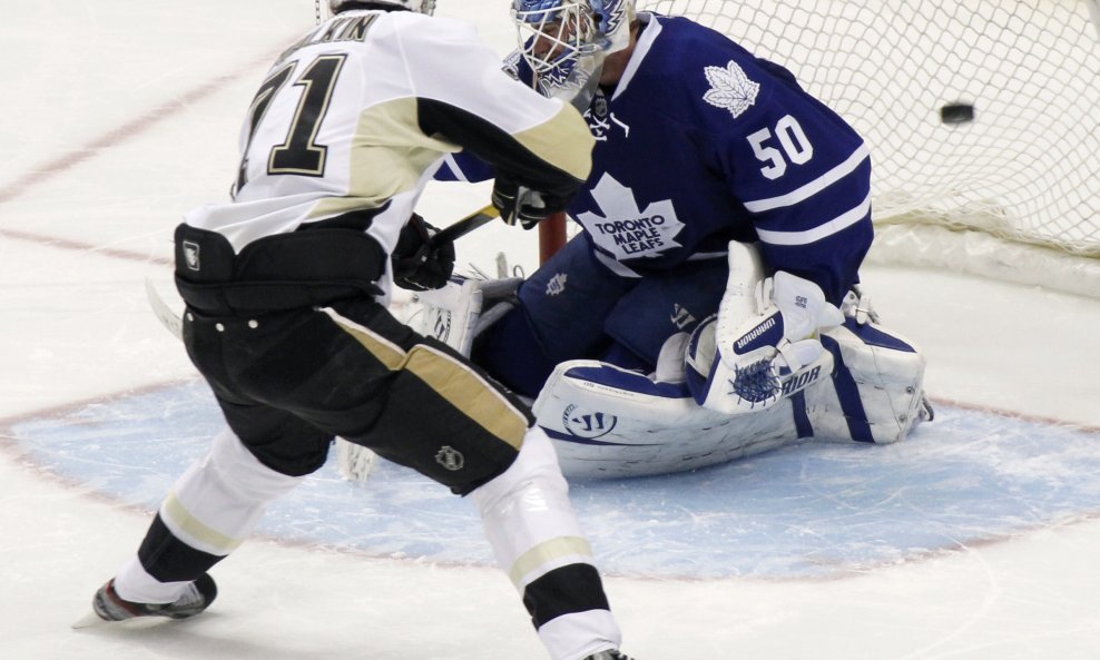Pittsburgh Penguins Evgeni Malkin  Toronto Maple Leafs Jonas Gustavsson NHL 2012