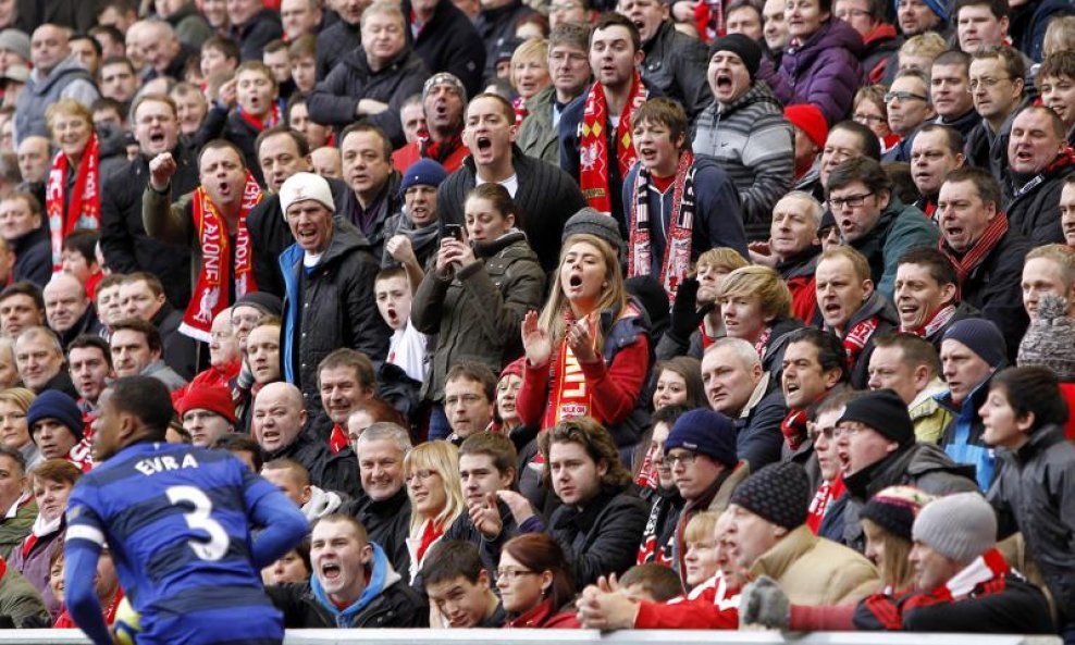 Evra Manchester United Liverpool navijači 2012