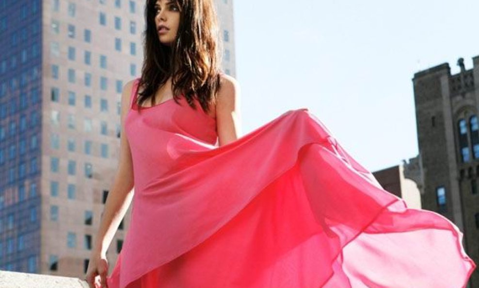 Ashley Green za DKNY