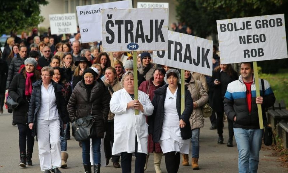 Radnici Studentskog centra štrajkali u dvorištu SC-a gdje je počela Smotra Sveučilišta (5)