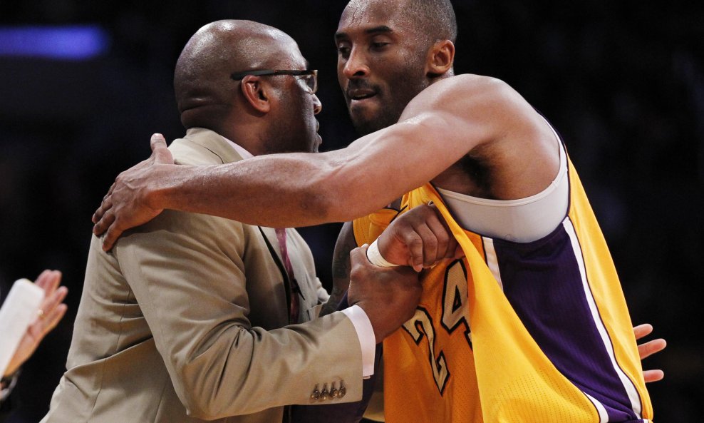 Kobe Bryant i trener Lakersa Mike Brown