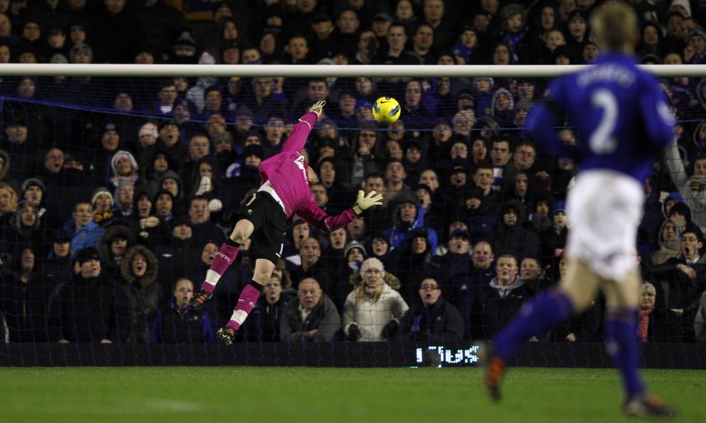 Adam Bogdan