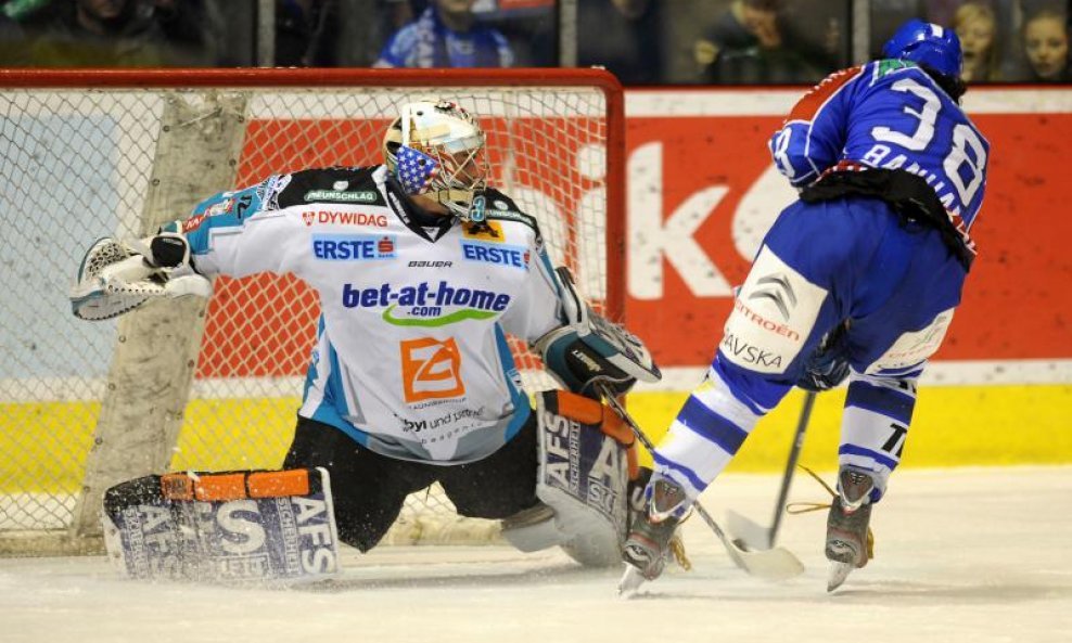 Alex Westlund, Frank Banham Medveščak Linz 2011