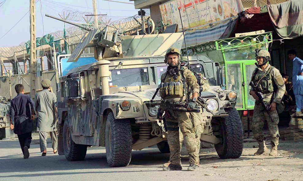 Afganistanska vojska napada talibane u Kunduzu (7)