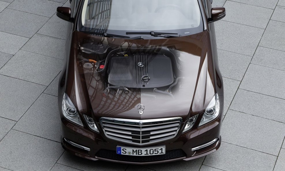 MERCEDES-BENZ-E-CLASS-HYBRID-10