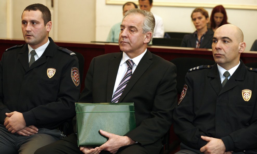 Ivo Sanader s pravosudnim policajcima