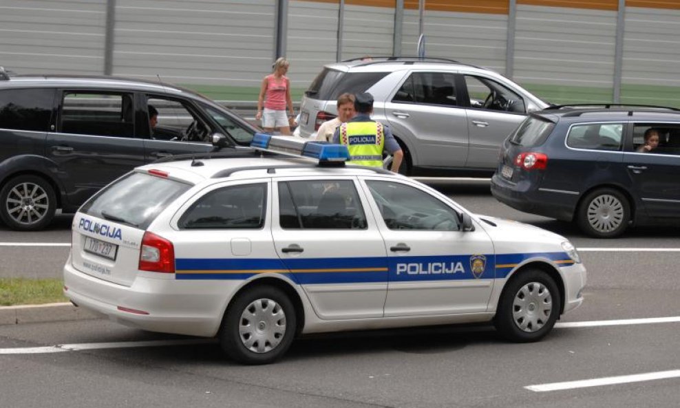 GRANIČNI PRIJELAZ POLICIJA