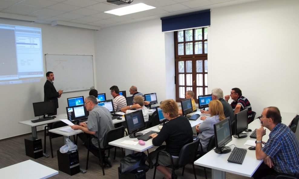 Objava_Licensing_akademija_Algebre