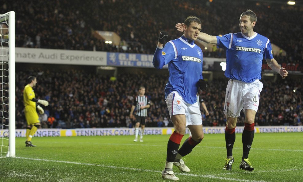 Nikica Jelavić i Kirk Broadfoot