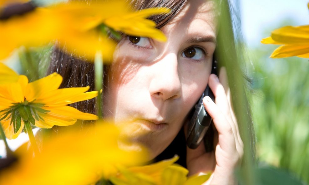 žena djevojka pametni telefon smartphone