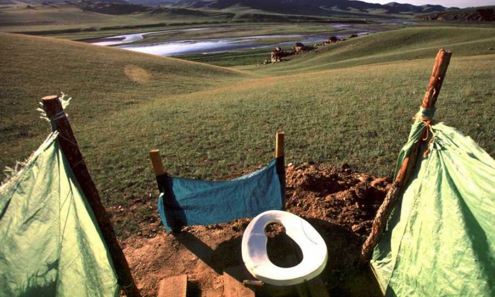 WC za strance na polo utakmici u Mongoliji
