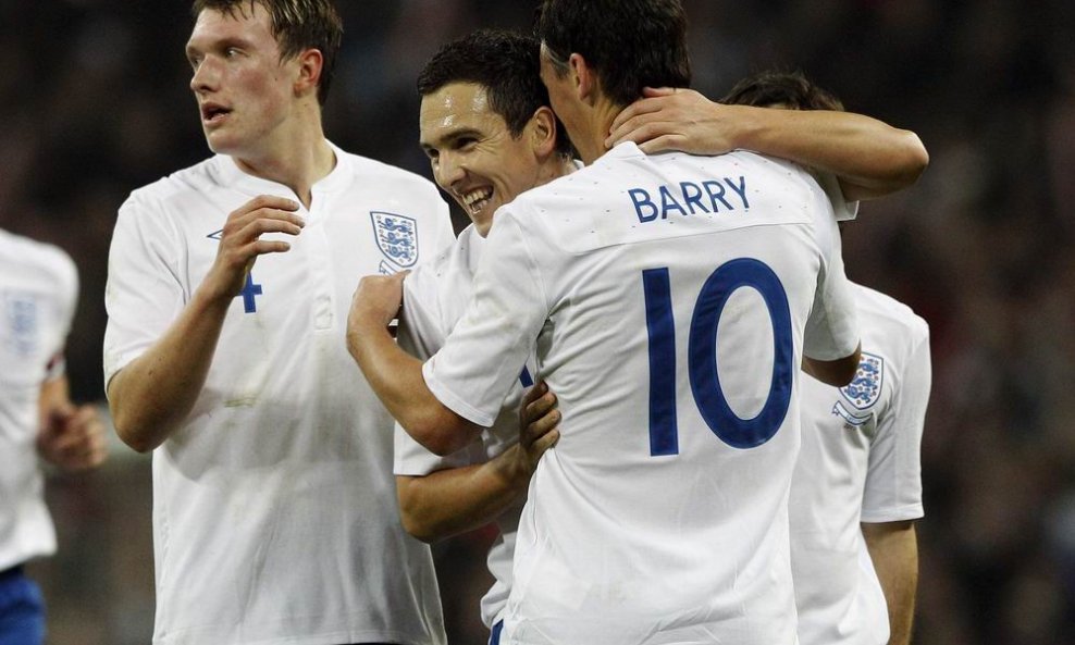 Gareth Barry - zabio 2000. gol za Englesku
