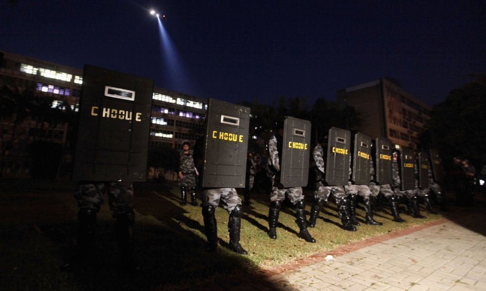 Jakim snagama policije na studente, Brazil