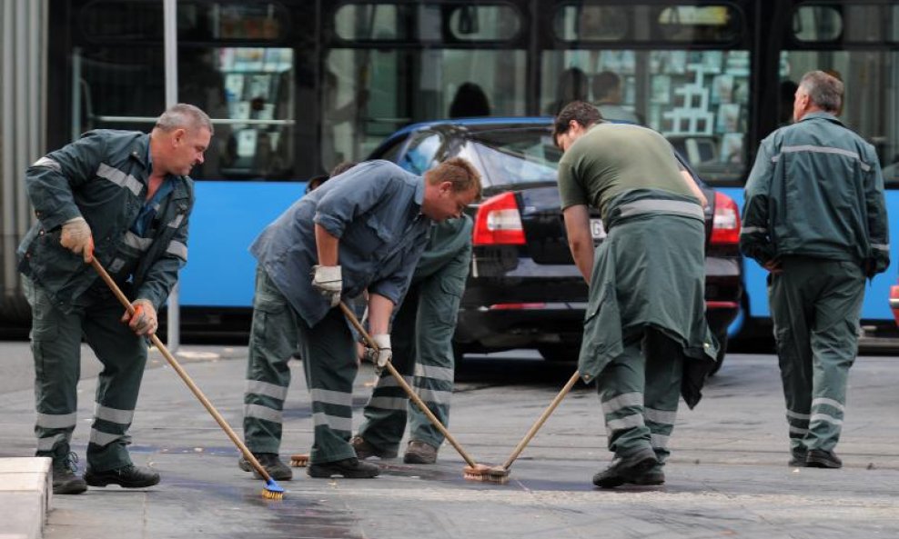 Smetlari čistoća metla
