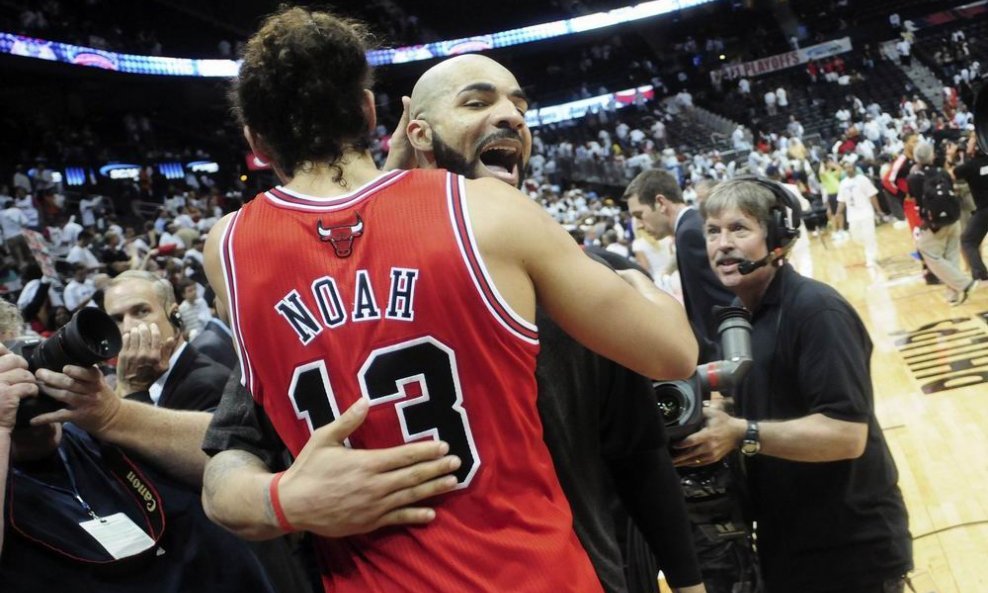 Carlos Boozer (C) i Joakim Noah