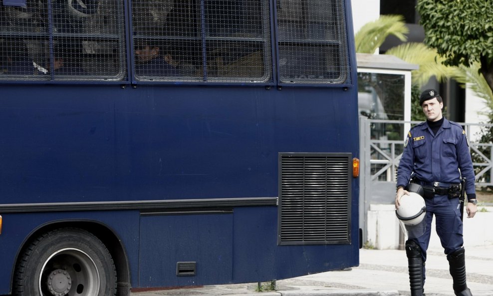 Bus grčke policije