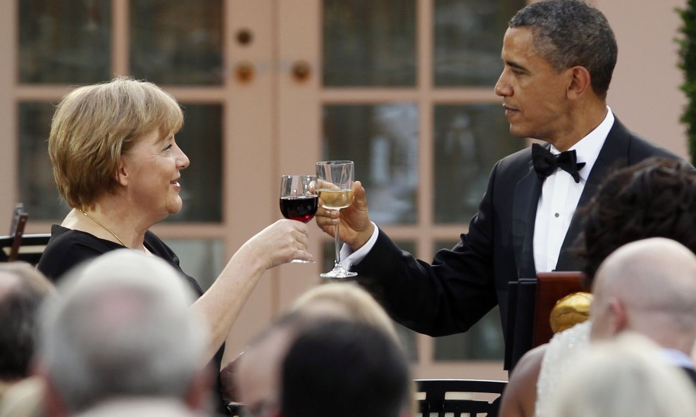 angela merkel i barack obama nazdravljaju