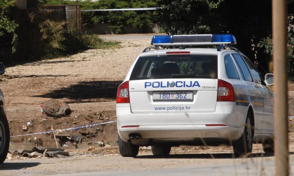 Policija bomba