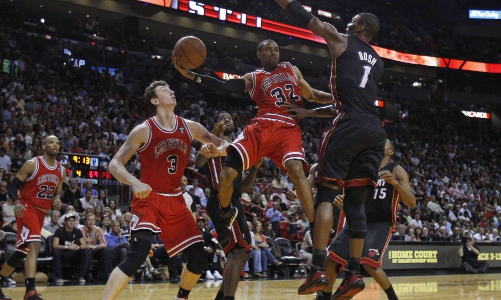 CJ Watson Chris Bosh Chicagu Bulls Miami Heat