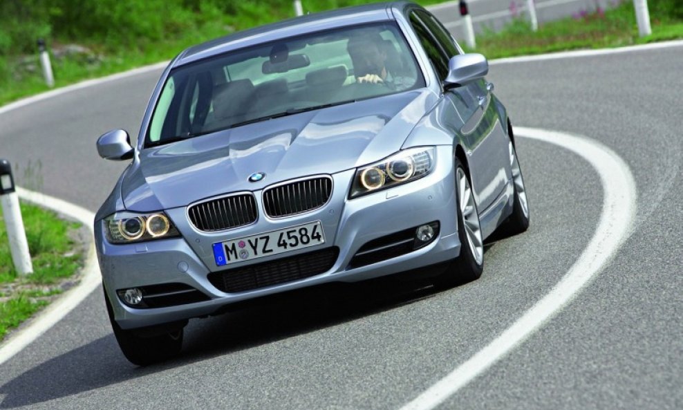 2009_bmw_3_series_image021