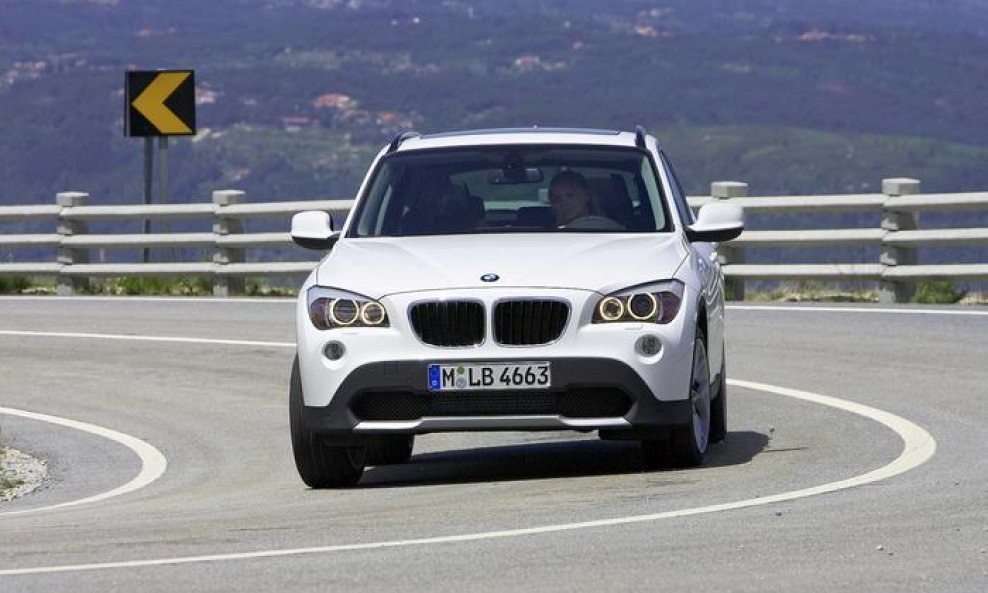 sacarfan-2010-bmw-x1-03