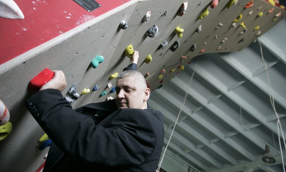 U Centru gimnastičkih sportova u Osijeku postavljena je stijena za penjanje visoka 13 metara, a primjerena je za vrhunske dvoranske treninge. U sufinanciranju stijene od 320 tisuća kuna, s 90.000 kuna sudjelovao je i grad Osijek. Njezinu kvalitetu iskušao