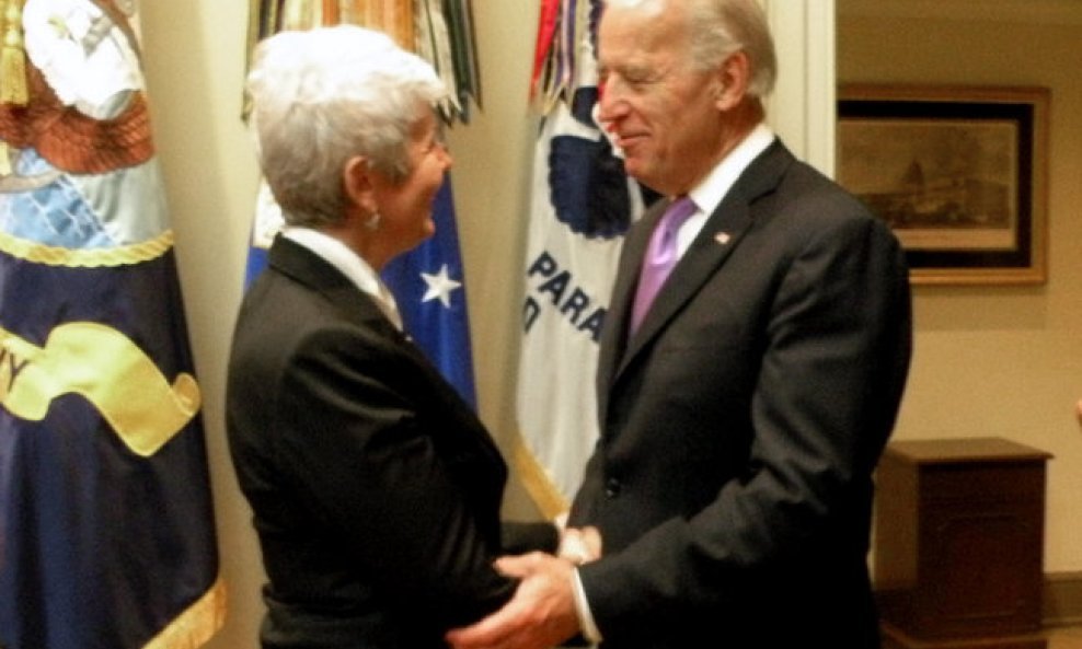 BIDEN KOSOR