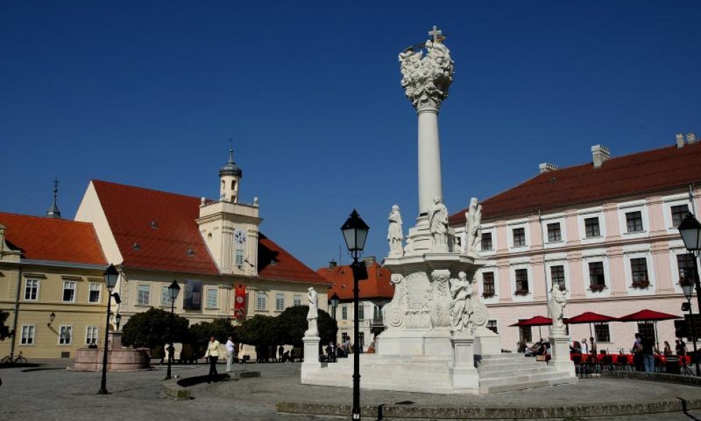Spomenik kugi Tvrđa Osijek