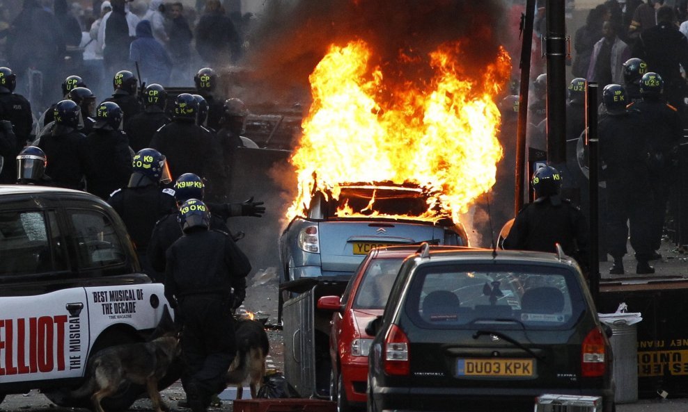 Neredi u Londonu 10