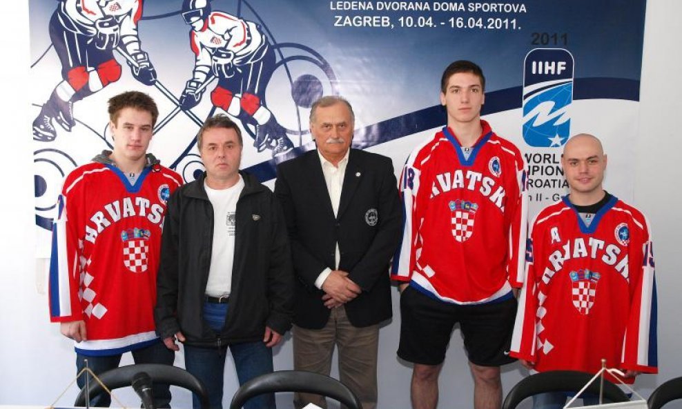 Dominik Kanaet, glavni trener Bruno Bregant, predsjednik HSHL-a Nikola Švigir, Mario Novak i Borna Rendulić