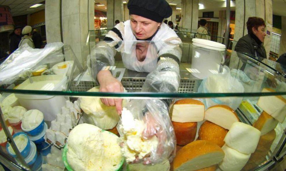 sir i vrhnje rashladne vitrine tržnice zagreb
