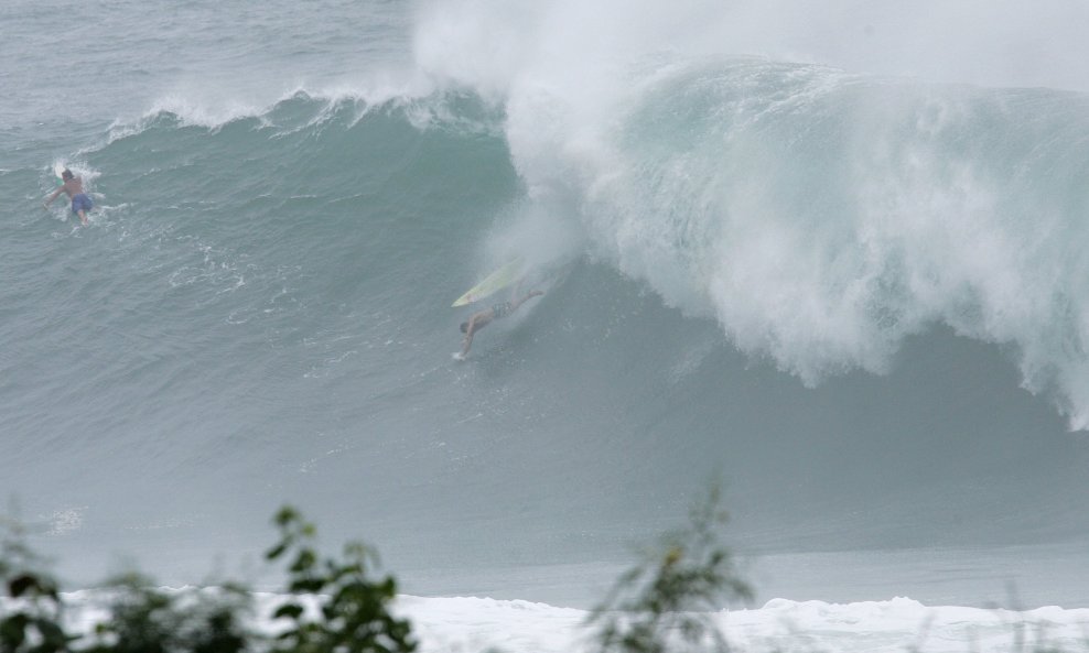 Divovski valovi na Havajima (1)